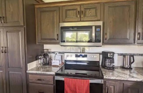 Hesston House | HARVEST COTTAGE Cozy home for family memories in a small town.