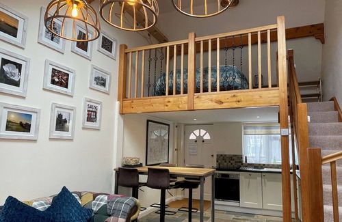 Hay-on-Wye Cottage | HARVEST MOON COTTAGE, with a garden in Bishop's Frome