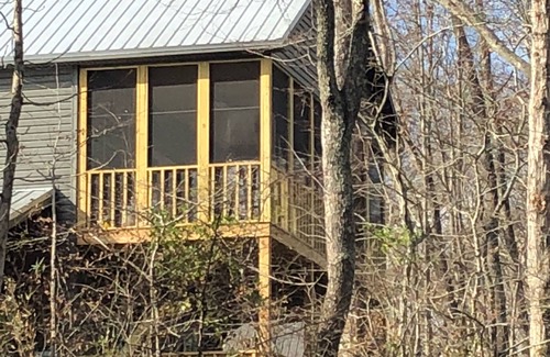 Pangburn Cabin | Harvey’s Hideaway Riverfront Cabin