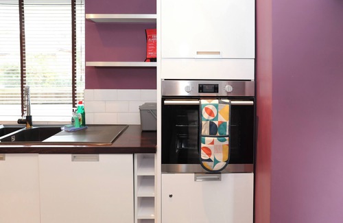 Hassocks House | Hassocks Hideaway with Parking & Garden