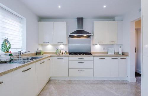 Stoke-on-Trent House | Hasting's House by YourStays - 3 Bedroom House in Stoke-on-Trent