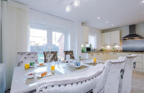 Stoke-on-Trent House | Hasting's House by YourStays - 3 Bedroom House in Stoke-on-Trent