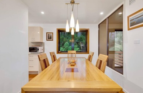 Hastings House | Hastings Bay Retreat – Idyllic Forest Hideaway!