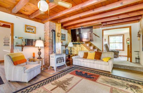 Neillsville House | Hatfield Family Home on Lake Arbutus Boat and Hike