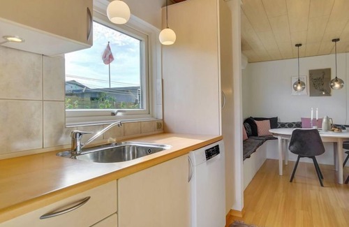 Dannemare House | "Hattie" - 100m from the sea by Interhome