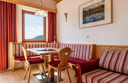 Lajen Apartment | Haus Alpenblick Apt Edelweiß