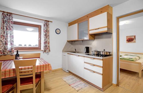 Valdaora di Sopra Apartment | Haus Aue - Apartment 3 with Mountain View & Wi-Fi