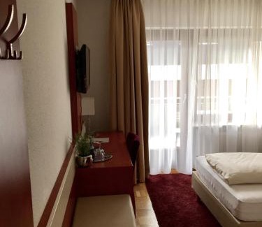 Maichingen Hotel | Haus Mechthild Sindelfingen-Maichingen Self Check-In