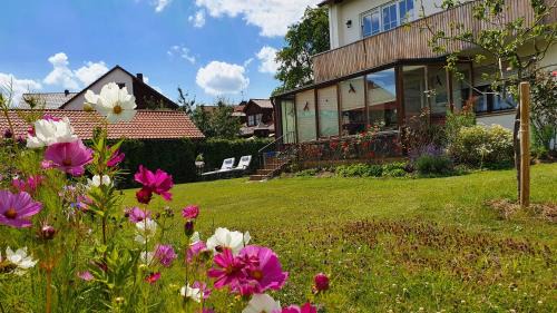 Geltendorf Apartment | Haus mit stilvoller Ferienwohnung und Tiny House nahe Ammersee für 2-6 Personen