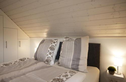 Nordhorn House | Haus Norwald - tolles Ferienhaus direkt am See für bis zu 4 Personen mit Sauna und Kaminofen - Haustiere herzlich willkommen