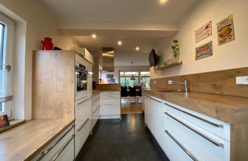 Espelkamp House | Haus Ostend Ganzes Ferienhaus mit Garten ideal für zwei Erwachsene und zwei Kinder