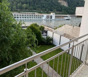 Neuendorf House | Haus Rheinterrasse