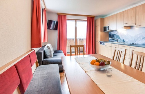 Schroecken Apartment | Haus Rothorn, apartment panorama for 6-7 people with balcony in a sunny location
