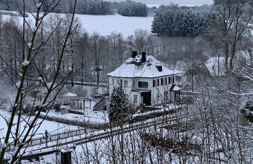 Dhronecken House | Haus Ruth - holiday house, shower and bath, toilet, 2 bedrooms