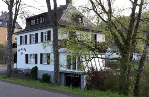 Dhronecken House | Haus Ruth - holiday house, shower and bath, toilet, 2 bedrooms