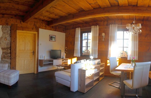 Breitenbrunn/Erzgeb. Apartment | Haus Sonnenleithe - vacation in a monument!