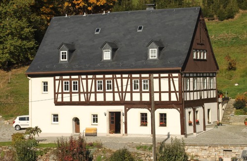 Breitenbrunn/Erzgeb. Apartment | Haus Sonnenleithe - vacation in a monument!
