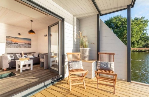 Schleswig-Flensburg District Boat Rental | Hausboot Aegir für 5 Pers. mit Dachterrasse in Schleswig am Ostseefjord Schlei