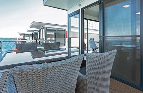 Braunsbedra Boat Rental | Hausboot Junior am Geiseltalsee, Braunsbreda