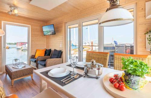 Barth House | Hausboot Smaragd mit großem Sonnendeck und inklusive Wäschepaketen