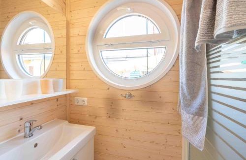Barth House | Hausboot Smaragd mit großem Sonnendeck und inklusive Wäschepaketen