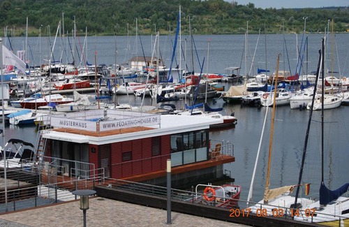 Mucheln House | Hausboote und Ferienhäuser Marina Mücheln