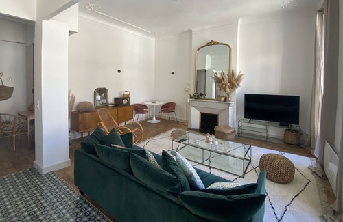 Prefecture Apartment | Haussmannian apartment pedestrian street Opéra