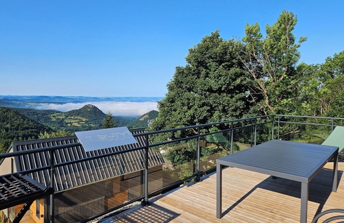 Queyrieres Ski Chalet | Hauts Gites du Meygal: 3 gîtes for 24 people :Reservations only on request
