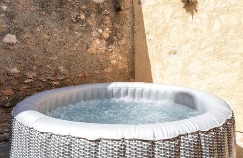 El Rourell House | Hauzify I Casa Rourell