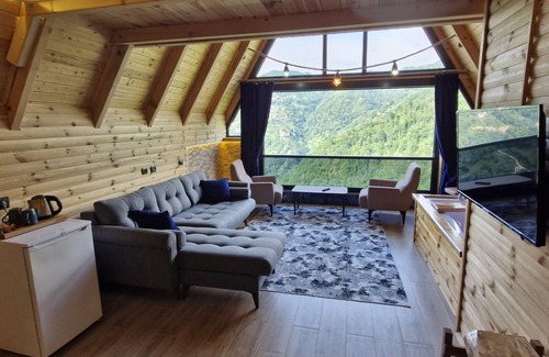Ayder House | Havalı Süit Bungalov 3nŞelale ve Dere Manzaralı, Doğayla İç İçe Huzurlu Tatil