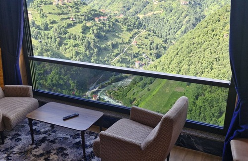 Ayder House | Havalı Süit Bungalov 3nŞelale ve Dere Manzaralı, Doğayla İç İçe Huzurlu Tatil