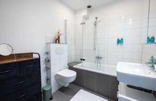 Ahrensburg Apartment | have-a-nice-Stay - nahe der U-Bahn nach Hamburg - Natur 1 Minute entfernt - Bäcker & Restaurants 500m - Lidl 800m - Zentrum 1,5km