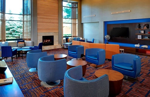 West Dundee Resort | Have a Tour! Indoor Pool, FREE Parking, Close to Raceway Woods Forest Preserve!