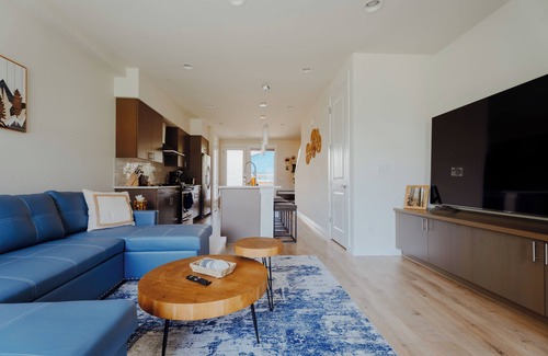 White Center House | Haven at Greenbridge: Near SEA Airport & Downtown Seattle