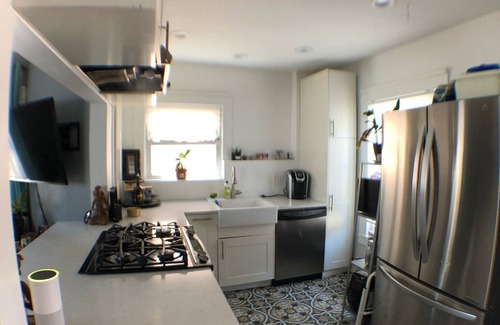 Alamitos Beach Condo | Haven for travel nurses & vacationers alike! Cozy modern home 1 block from beach