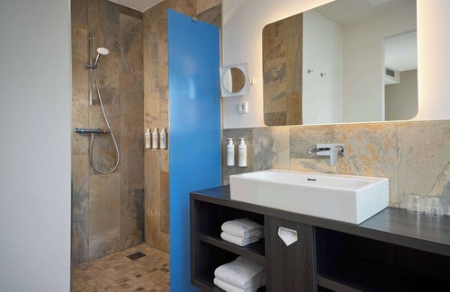 Stadsdriehoek Hotel | Haven Hotel Rotterdam, Curio Collection by Hilton