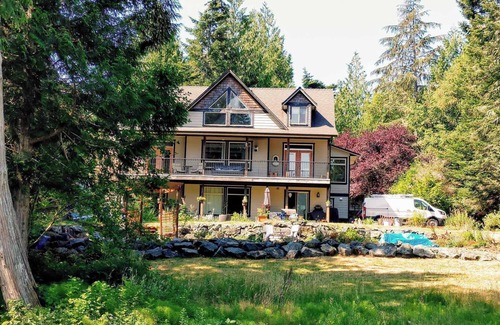Otter Point House | Haven in Paradise: 3 bedroom Lake House in Sooke