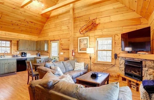 Hickory Hills Cabin | Haven View Retreat | Private Log Cabin | Hot Tub