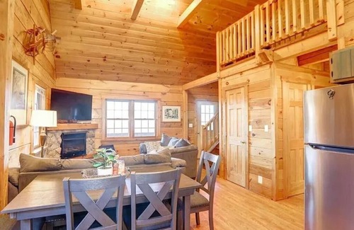 Hickory Hills Cabin | Haven View Retreat | Private Log Cabin | Hot Tub