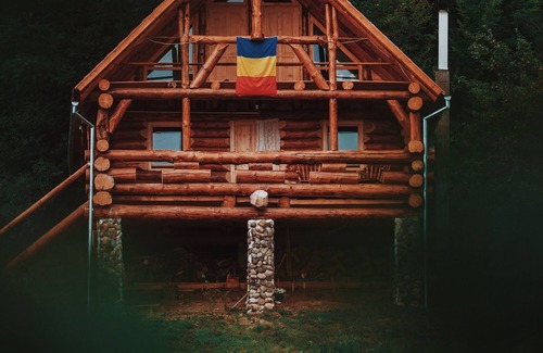 Pesteana Cabin | Havens Treehouse Transylvania
