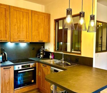 Gouvieux Apartment | Havre de paix avec jardin et parking à Chantilly