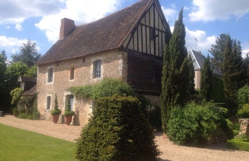 Saint-Hilaire-la-Gravelle House | Havre of peace at the water's edge