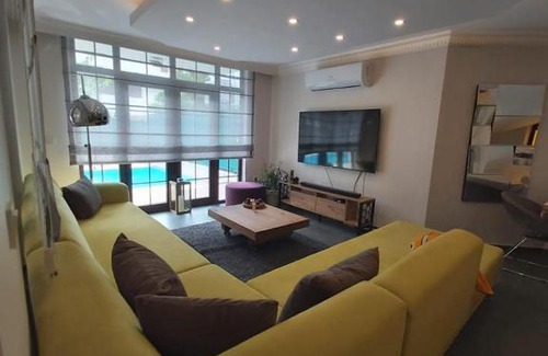 Lara Villa | Havuz olanagı sunan rahat müstakil villa