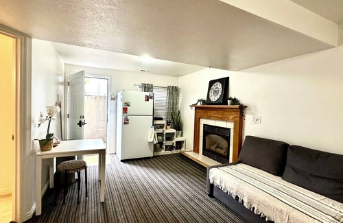 Provo House | Hawaiian Sunshine 1-bedroom house in welcoming Provo with AC, WiFi