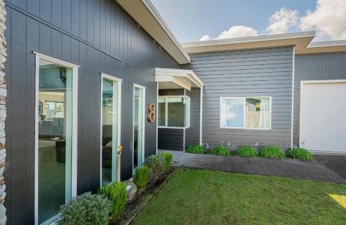Cooks Beach House | Hawk Hill Getaway - Cooks Beach Holiday Home