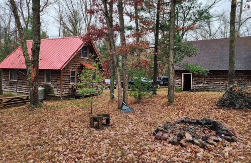 Paris Cabin | Hawkins Hideout Luxury Cabin, Wi-Fi, Hot Tub!