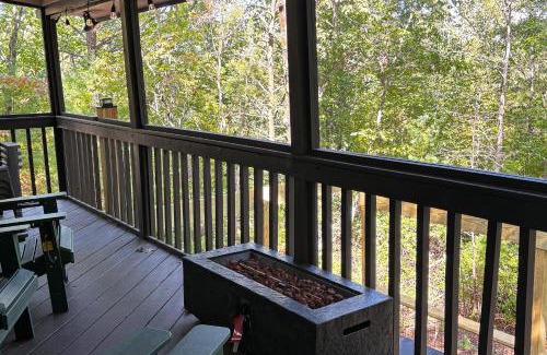 Helen House | Hawk’s Landing at Innsbruck