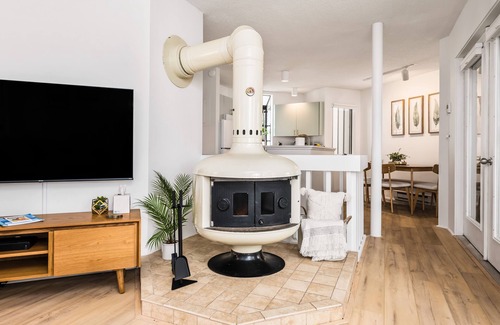 Maple City Condo | Hawks Nest Hideaway - 2 Bed 2 Bath - Screened In Deck