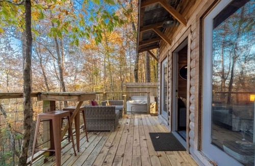 Albertville Cabin | Hawks Nest Treehouse Secluded With Hot Tub