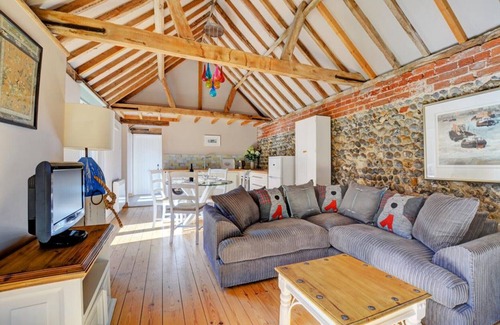 Roughton House | Hawthorne Cottage - Two Bedroom House, Sleeps 4